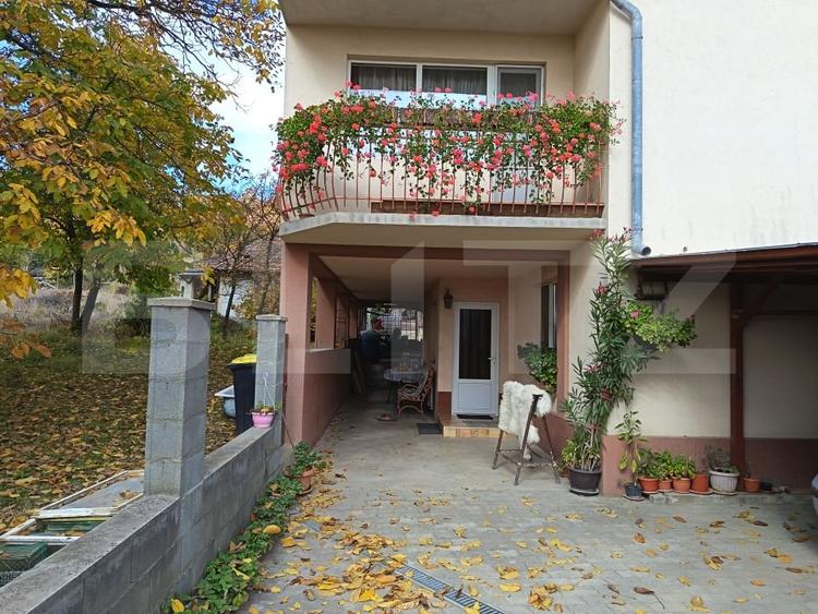 Casă individuală cu 5 camere cu Canalizare în Est