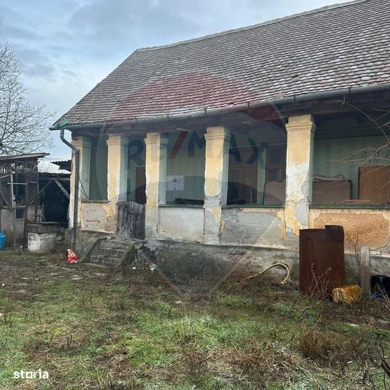 Casă cu 3 camere cu Teren 2298 Mp în Livada