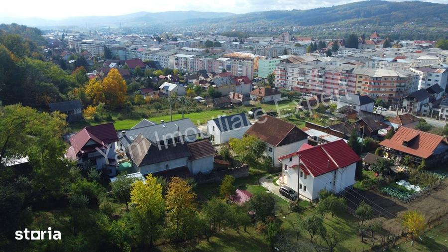 Casă cu 6 camere cu Teren 557 Mp în Central
