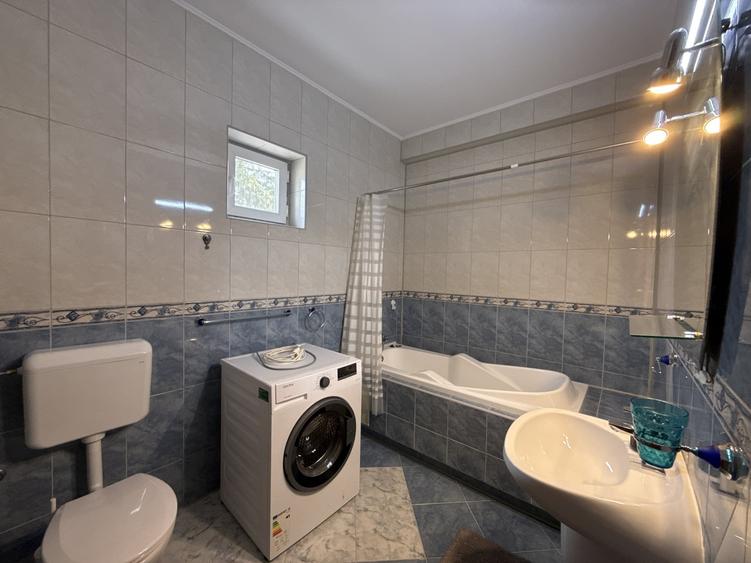 Casă individuală cu 7 camere cu Canalizare în Voluntari