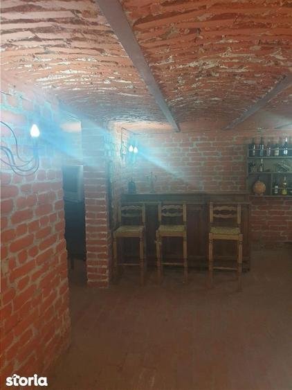 Casă cu 7 camere cu Teren 400 Mp în Siloz