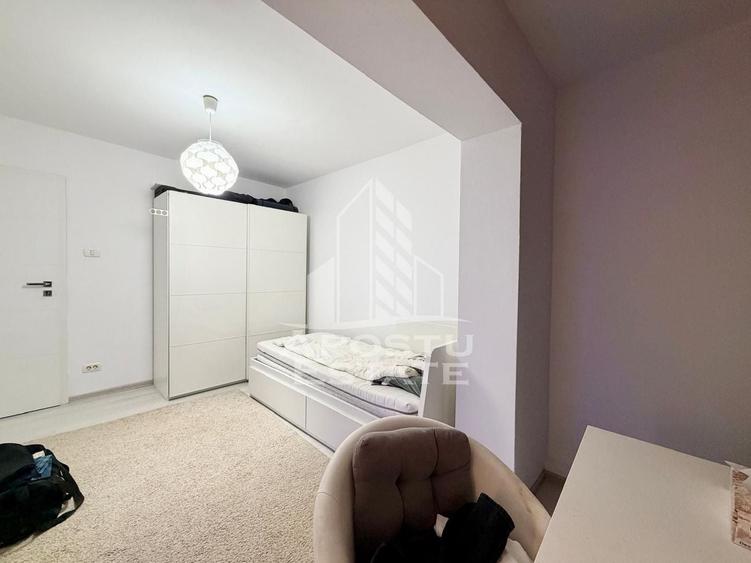 Apartament cu 4 camere decomandat, mobilat în Lipovei