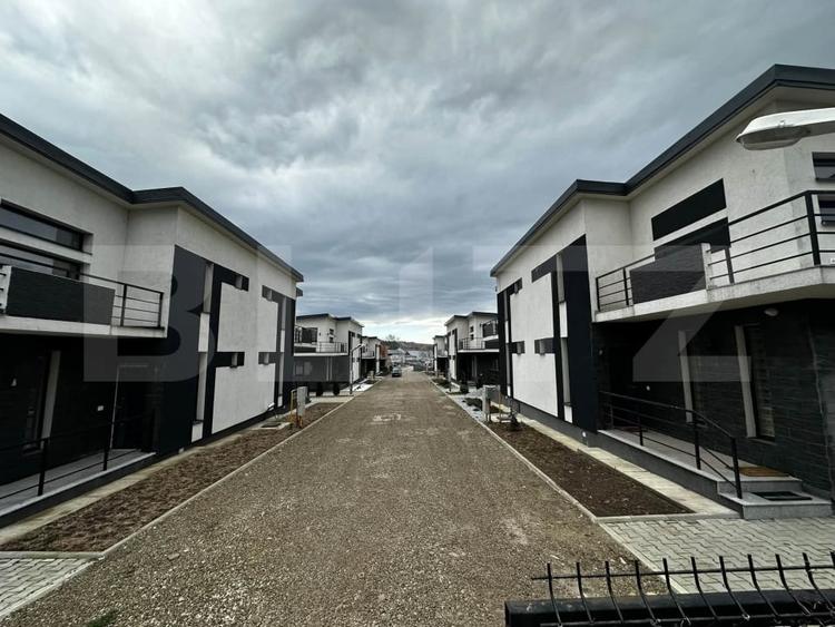 Duplex cu 3 camere cu Canalizare în Exterior Vest