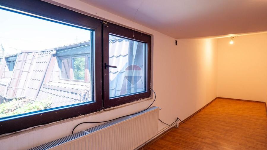 Casă de vânzare – 181 mp, 3 apartamente, 9 camere – București - 21