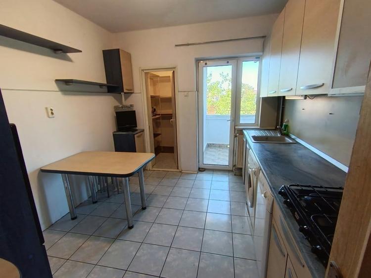 Apartament cu 3 camere decomandat, mobilat în Săsar