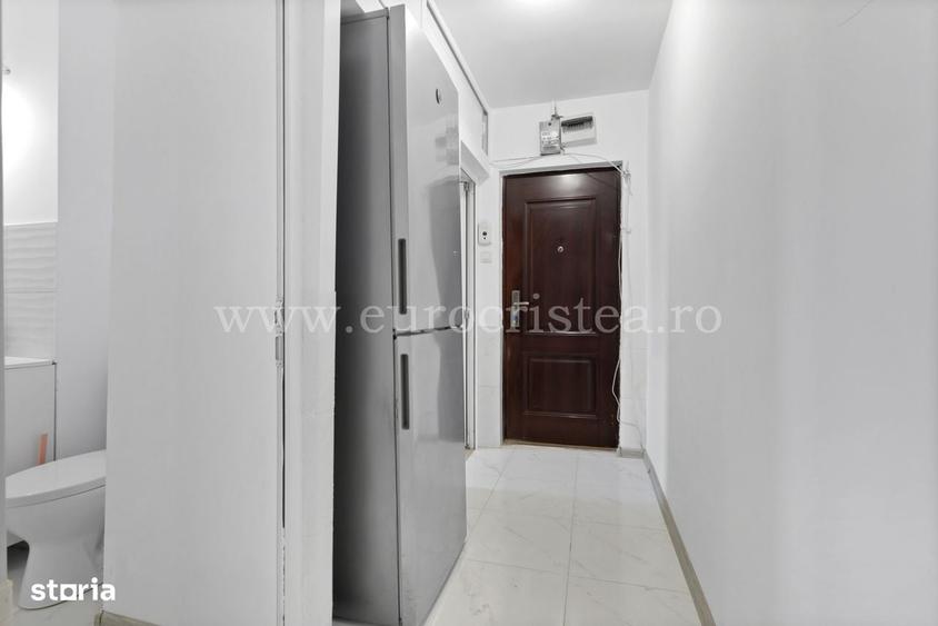 Apartament cu 3 camere semidecomandat în Central