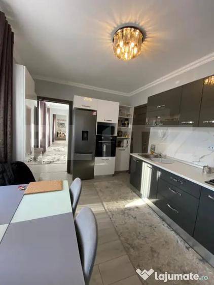 Apartament cu 3 camere decomandat în Central