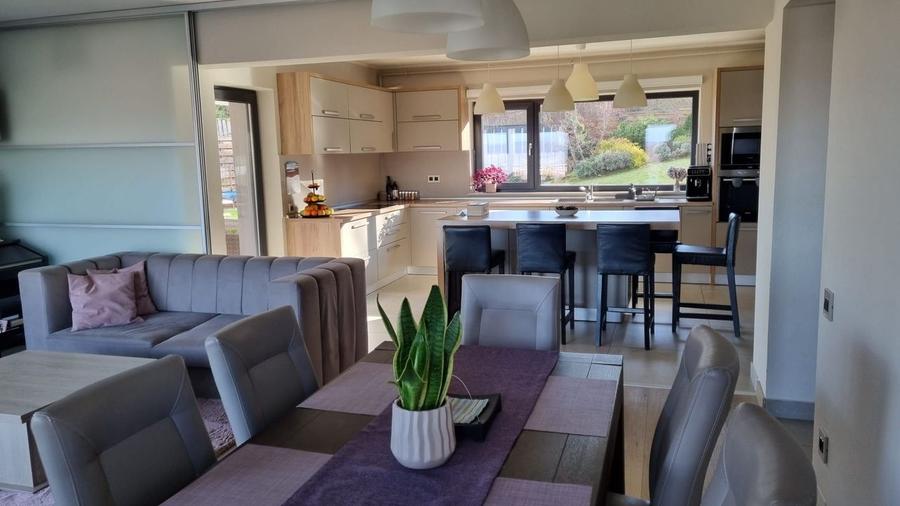 Duplex cu 4 camere cu Teren 690 Mp în Făget