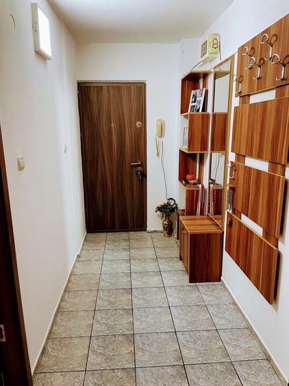 Apartament cu 3 camere decomandat în Mircea-Vodă