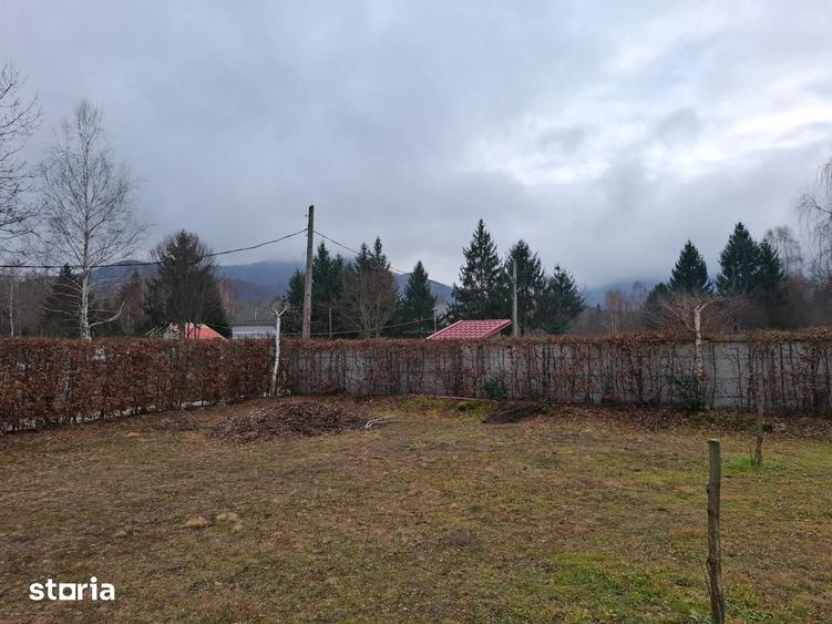 Teren de 2000 mp, în Central