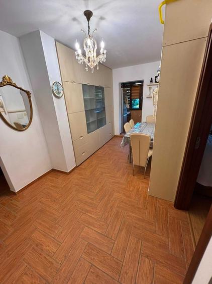 Apartament cu 2 camere decomandat în Craiovița Nouă
