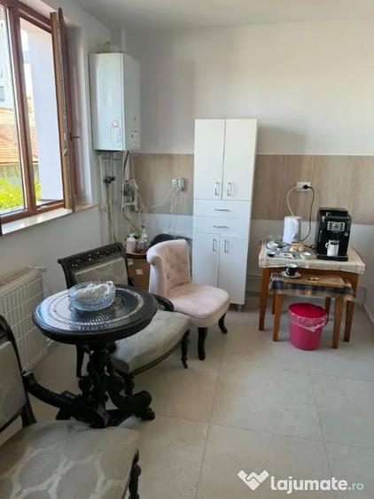 Apartament cu 3 camere semidecomandat în Andrei Mureșanu