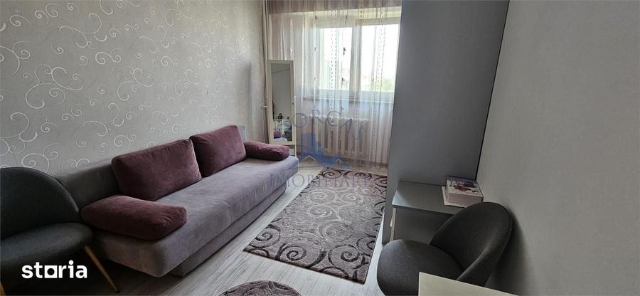 Apartament cu 4 camere decomandat în Calea București