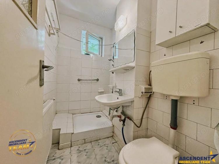Apartament cu 2 camere decomandat în Florilor
