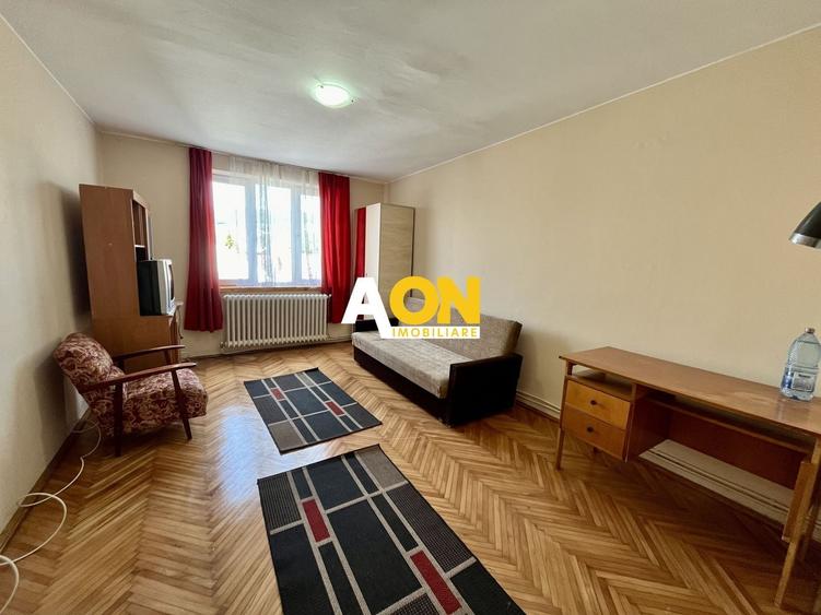Garsonieră decomandată, mobilată în Cetate