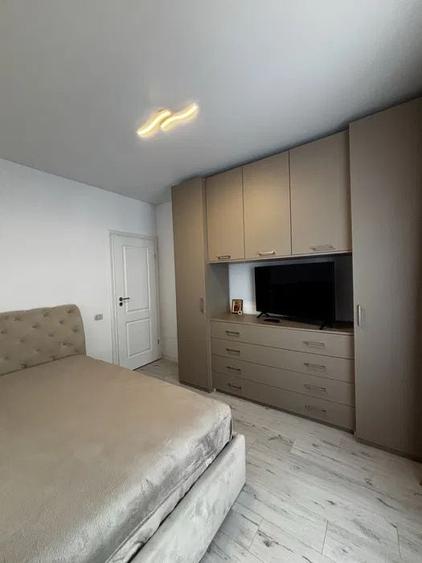Apartament cu 3 camere decomandat, mobilat în Trafic Greu