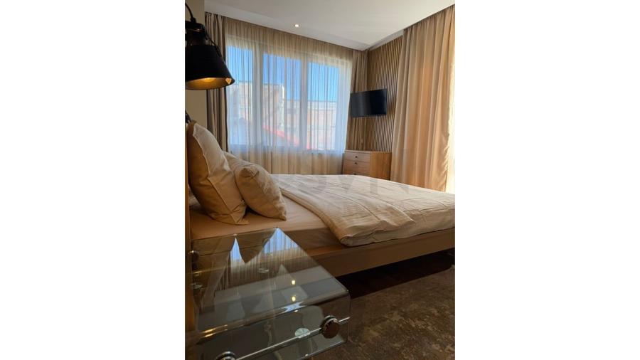 Apartament cu 3 camere semidecomandat, mobilat în Iancu Nicolae