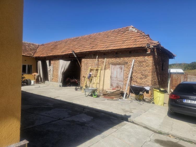 Casă cu 4 camere în Cărand