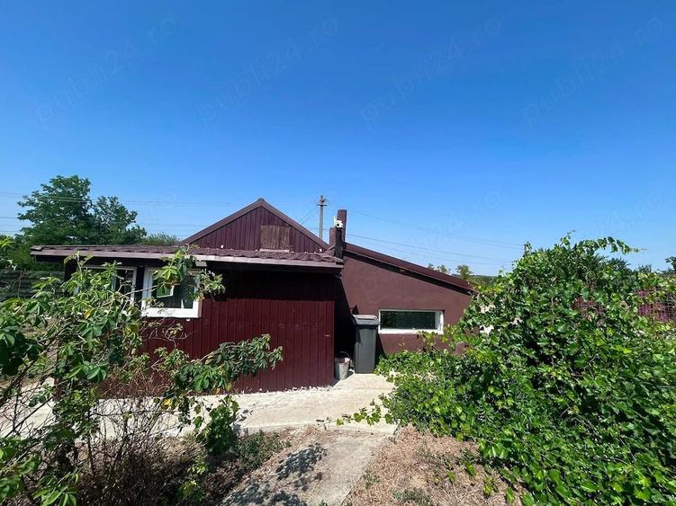 Casă cu Teren 2245 Mp în Cerchezu