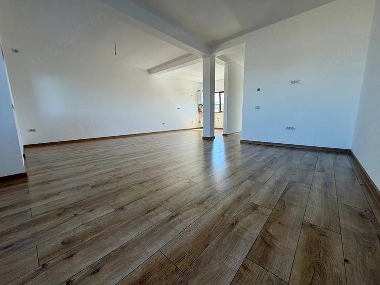 Casă cu 4 camere cu Teren 306 Mp în Moșnița Veche