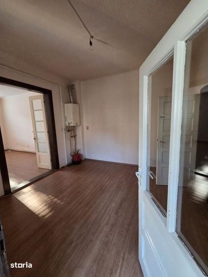 Casă cu 2 camere semidecomandat cu Teren 50 Mp în Mărăști