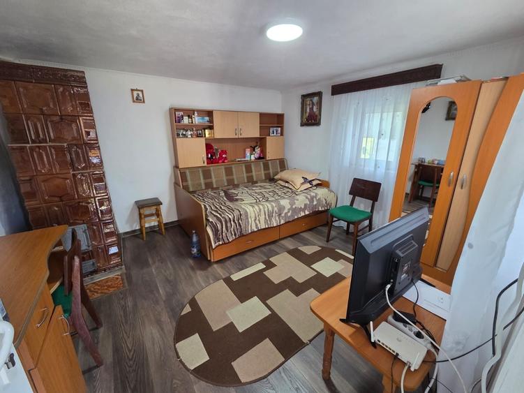 Casă cu 4 camere în Stănești