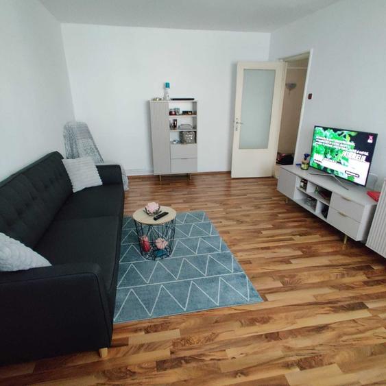 Apartament cu 4 camere decomandat în Est