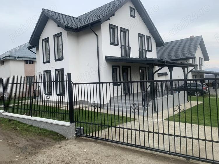Casă cu 5 camere cu Teren 400 Mp în Valea Adâncă