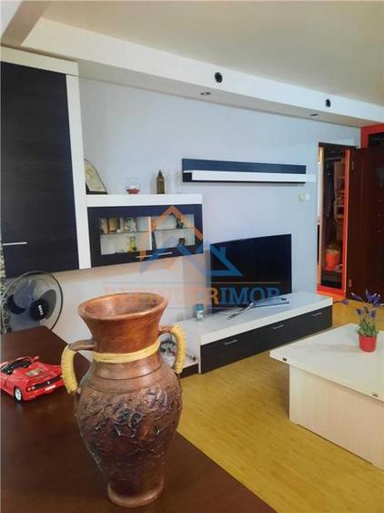 Apartament cu 2 camere semidecomandat, mobilat în Berceni