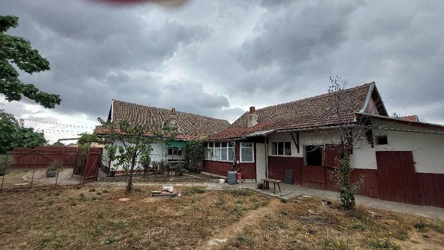 Casă cu 2 camere cu Teren 1292 Mp în Tormac
