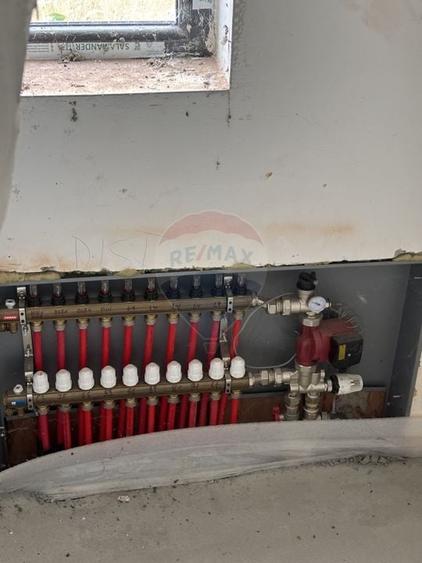 Casă cu 6 camere cu Teren 520 Mp în Săftica