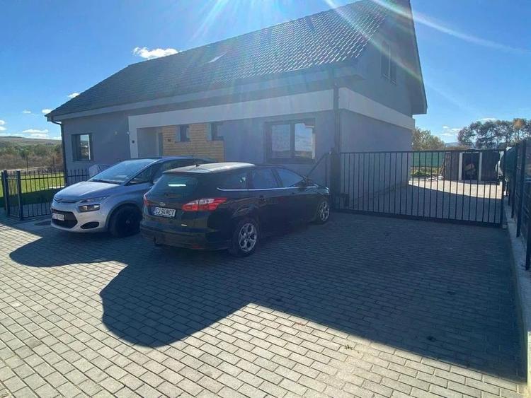 Casă individuală cu 3 camere cu Canalizare în Jucu de Mijloc