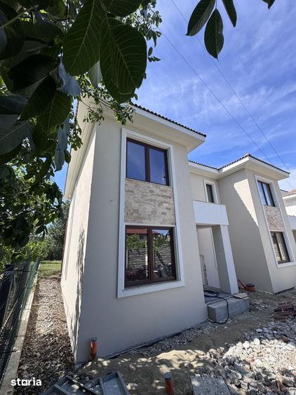 Casă cu 5 camere decomandat cu Teren 380 Mp în Giroc
