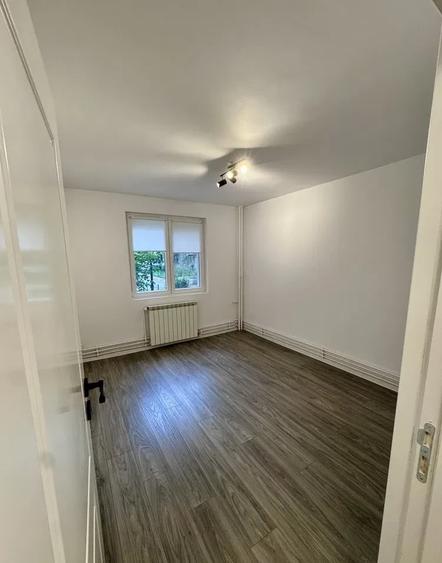 Apartament cu 4 camere decomandat în Apărătorii Patriei