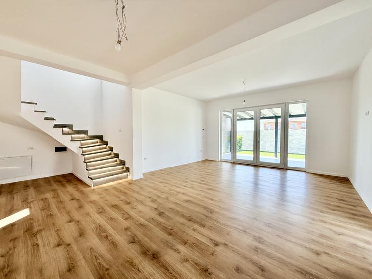 Duplex cu 4 camere cu Canalizare în Moșnița Nouă