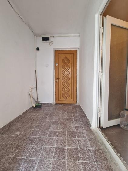 Garsonieră decomandată în Sud