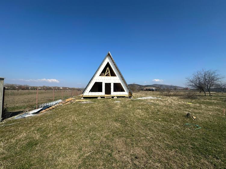 Casă cu 4 camere cu Teren 865 Mp în Sânpetru