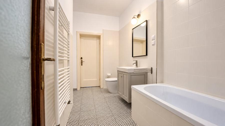 Apartament cu 4 camere decomandat în Polonă