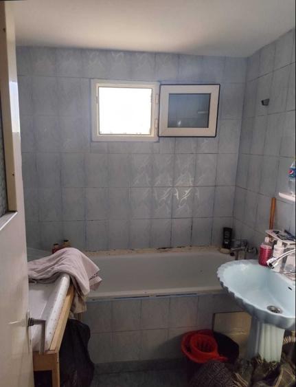 Apartament cu 4 camere decomandat în Crângași