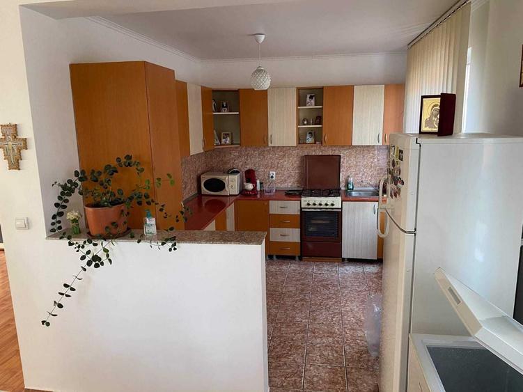 Casă cu 4 camere în Central