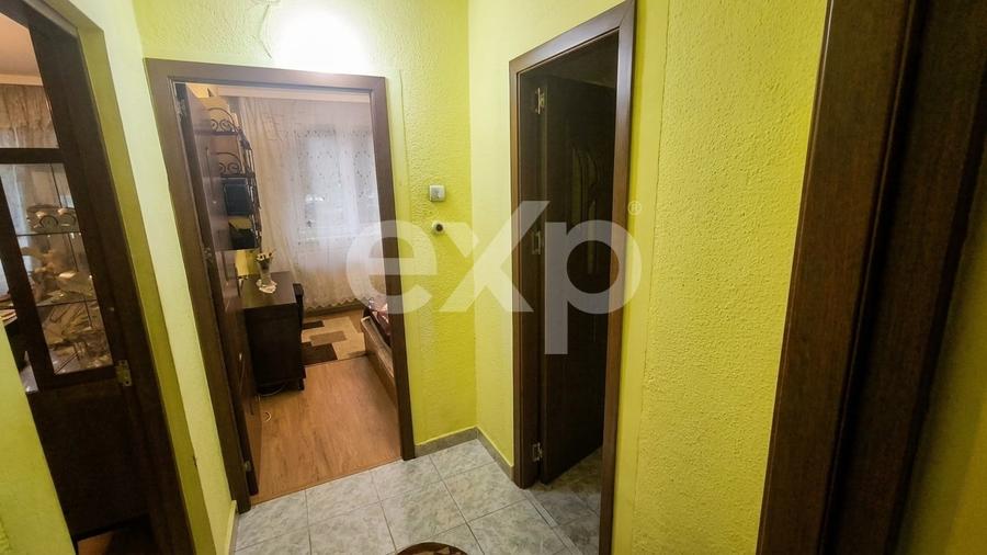 Apartament cu 3 camere semidecomandat în Negru Vodă