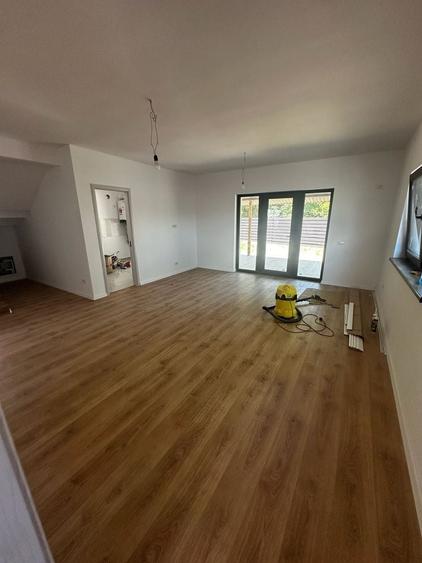 Casă individuală cu 5 camere cu Canalizare în Central