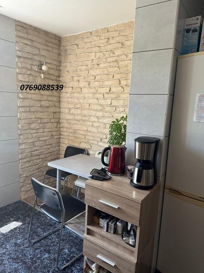 Apartament cu 3 camere decomandat în Drumul Taberei