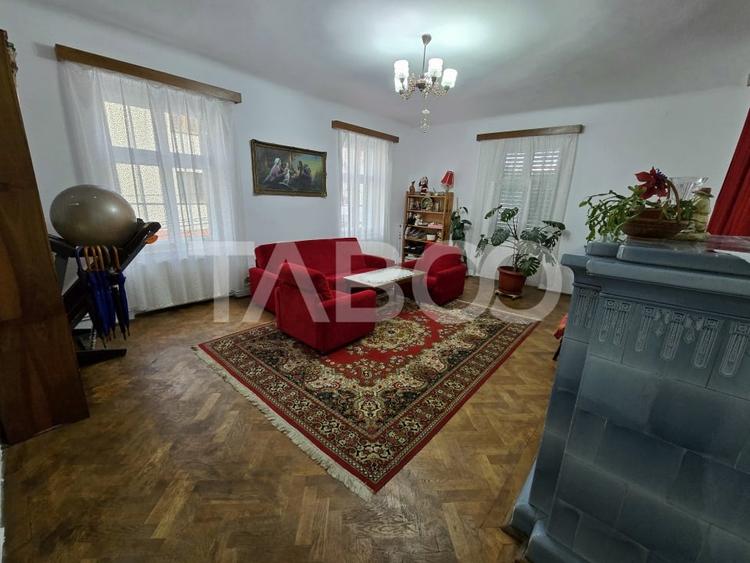 Apartament cu 4 camere decomandat, mobilat în Orașul de Jos