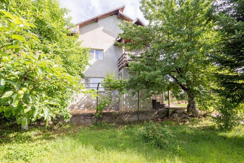 Casă cu 5 camere cu Teren 850 Mp în Pruni