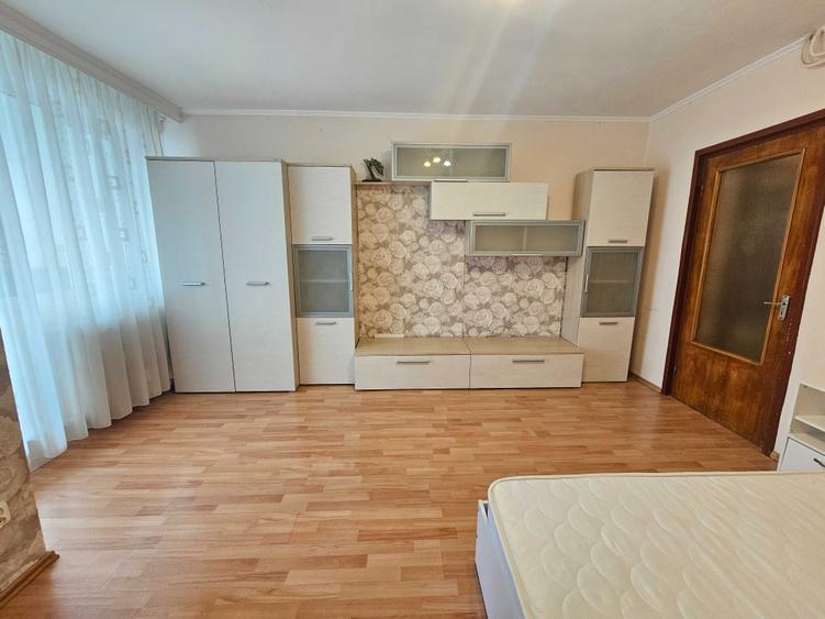 Garsonieră decomandată în Exterior Vest