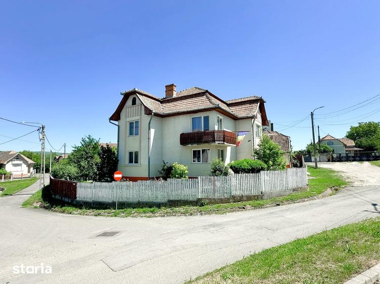 Casă cu 4 camere cu Teren 998 Mp în Central