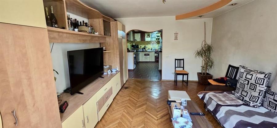 Apartament cu 4 camere decomandat, mobilat în Tractorul
