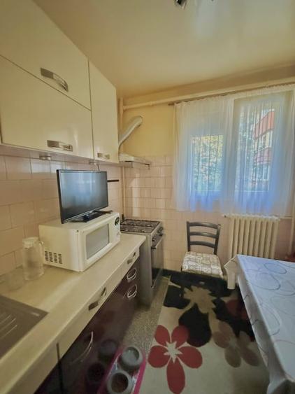 Apartament cu 3 camere decomandat în Titan