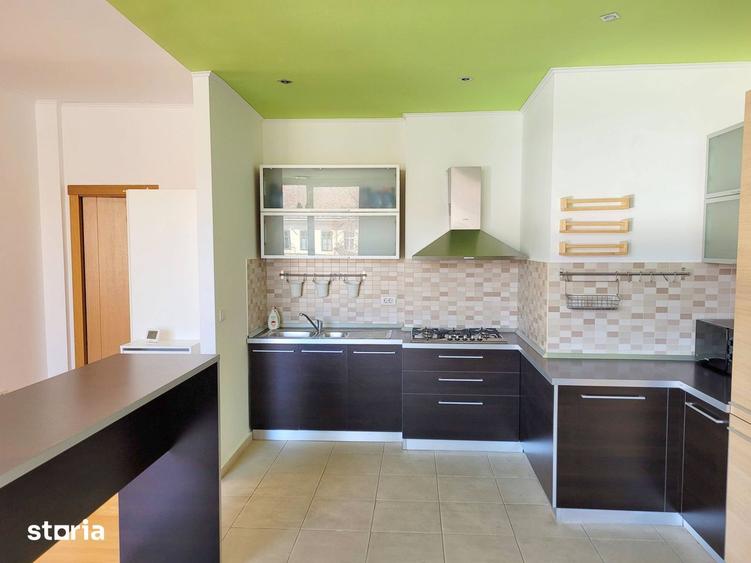 Apartament cu 3 camere, mobilat în Badea Cârțan